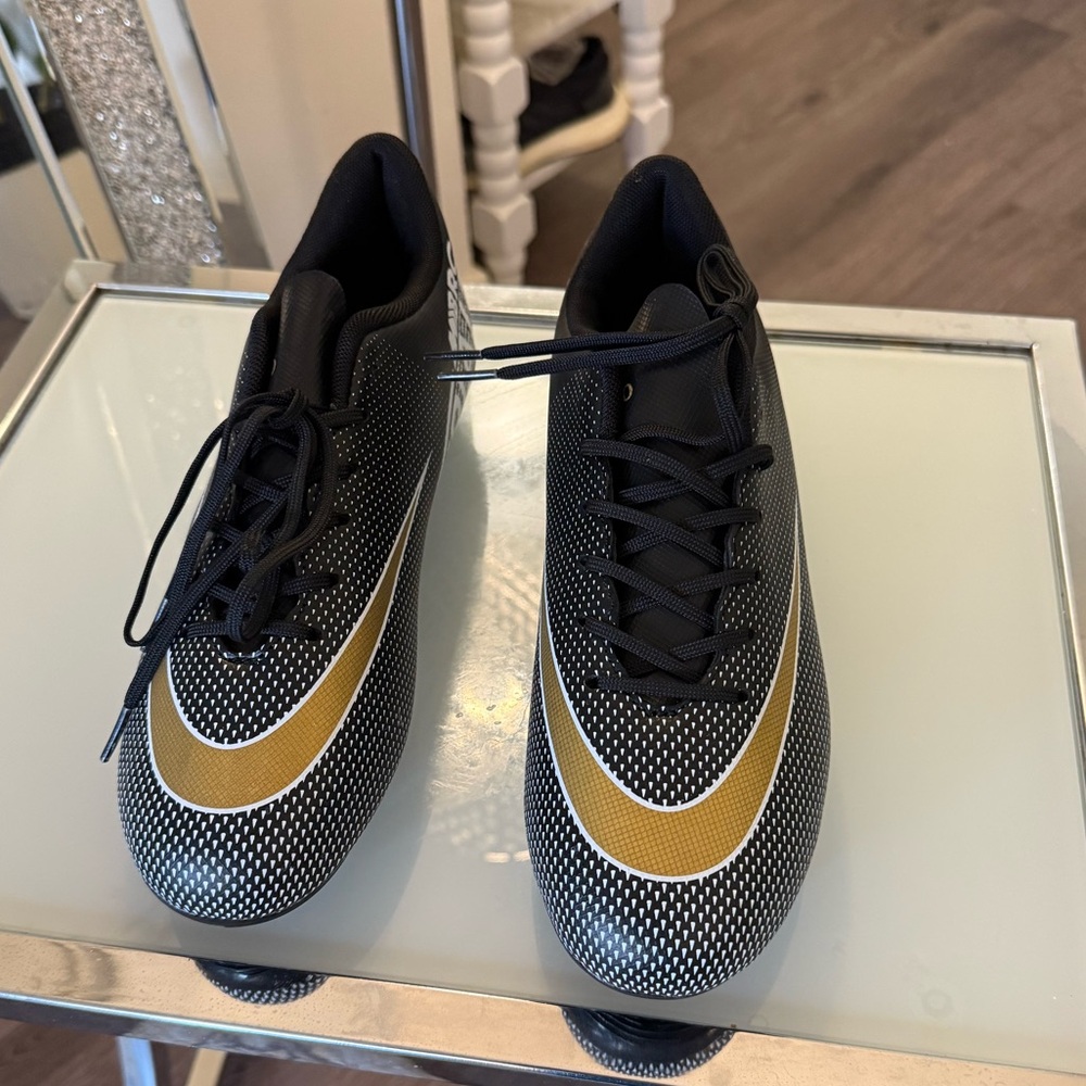 Dynamic Black and Gold Men's Athletic Shoes